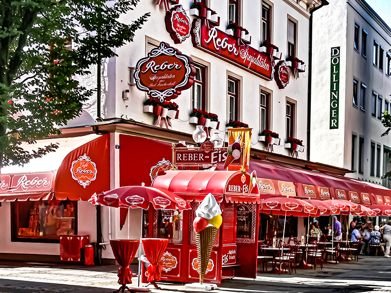 Einkaufsstrasse und Traditionsgeschäfte in Bad Reichenhall