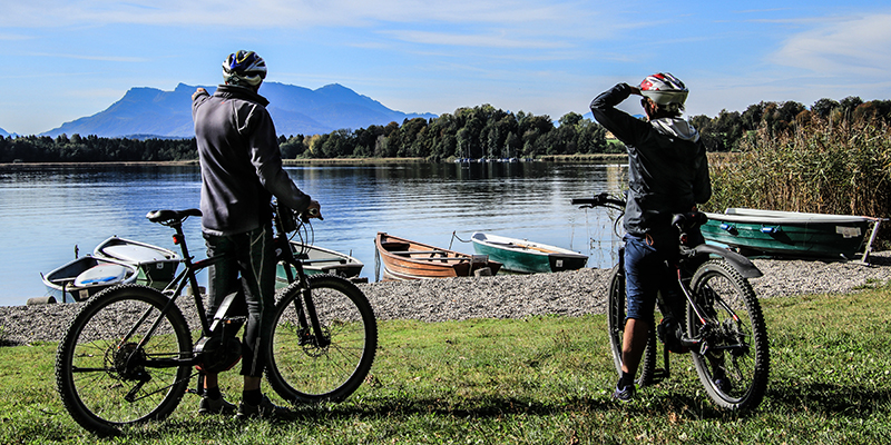 Blick auf die Landschaft bei Prien am Chiemsee