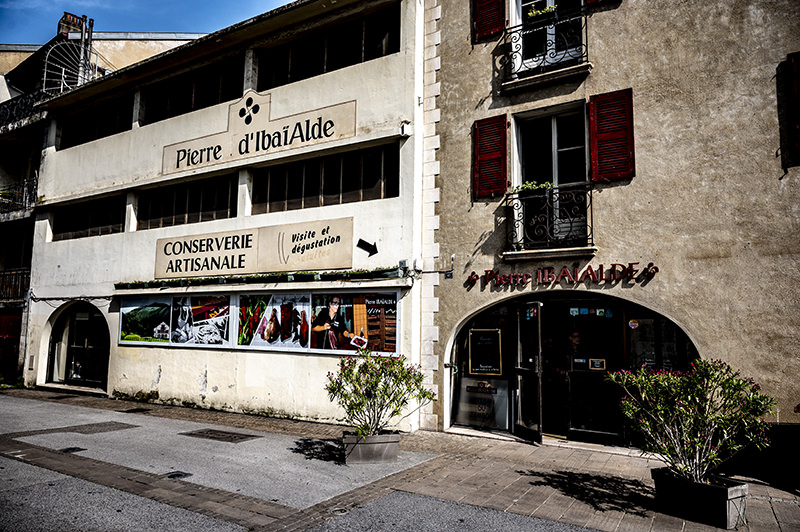 Eingang zu Pierre Ibaïalde in Bayonne | © Bert Schwarz 2025