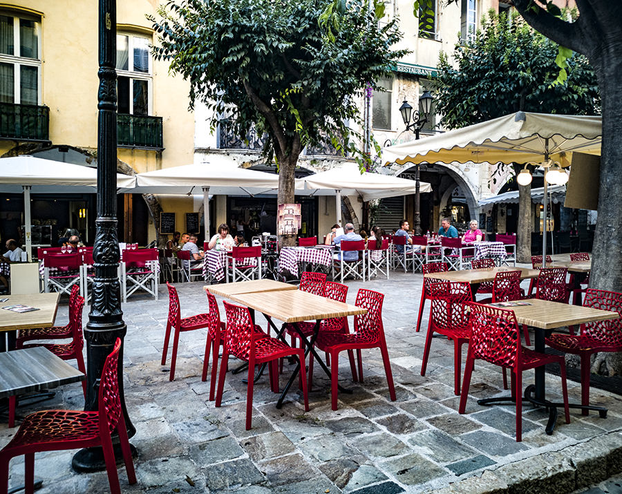 Platz, Aussengastro am Place aux Aires