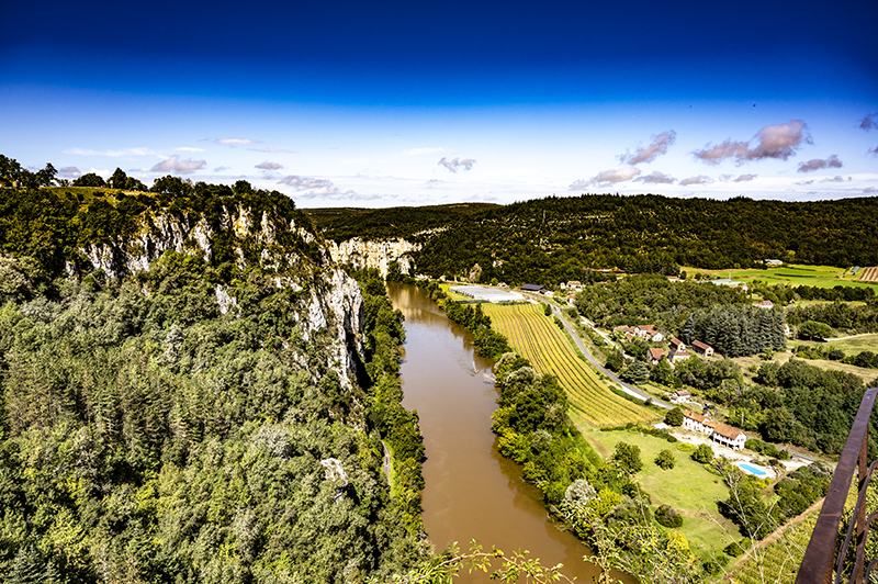 Garonne, Fluss, Felsen, Hügel, Wald | © Bert Schwarz 2021