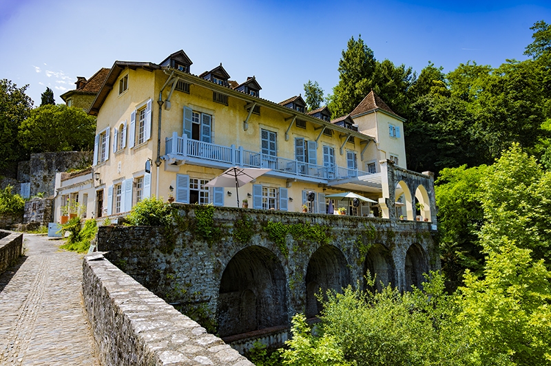 Haus, Bäume, Sauveterre-de-Bearn | © Bert Schwarz 2025