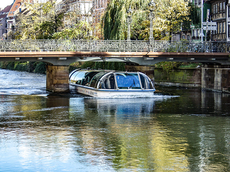 Kanal, Brücke, Boot, Häuser, Strasbourg | © Bert Schwarz 2014