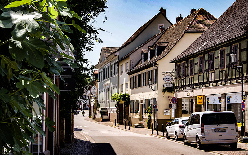 Strasse, Autos, Fachwerkhäuser, Deidesheim | © pixabay.com