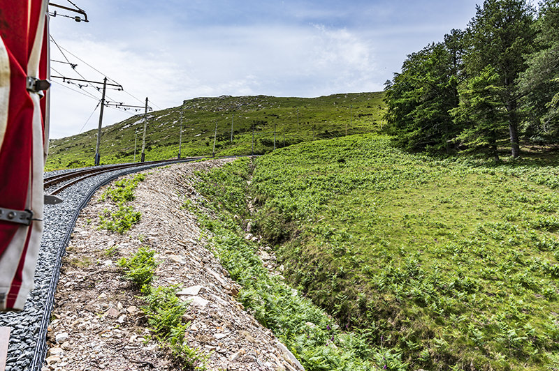 Berg, Wiese, Wald, Bahntrasse, La Rhune | © Bert Schwarz 2023