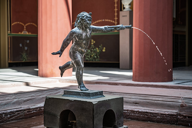 Antiker Brunnen im Pompejanum | © Bert Schwarz 2025