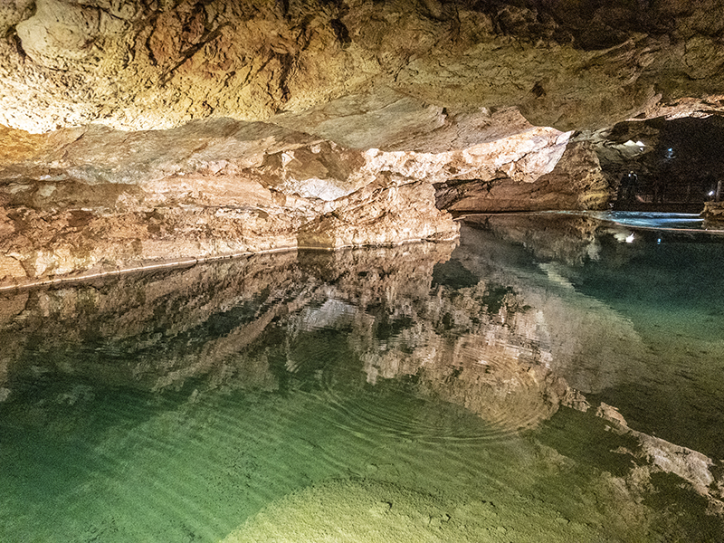 Höhle, unterirdischer See | © Bert Schwarz 2022