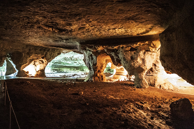 Schon die äussere Höhle der Grottes de Sare lässt erahnen, was im inneren des Berges noch wartet | © Bert Schwarz 2023