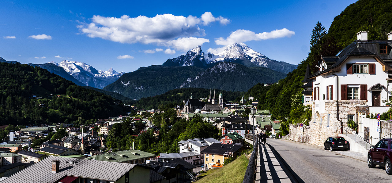 Blick auf das Alpenpanorama mit Watzmann und Bad Reichenhall | © Bert Schwarz 2015