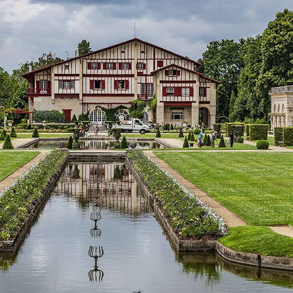 Haus, Teich, Villa Aragna | © Bert Schwarz 2023